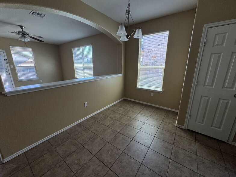 Building Photo - 6406 Clear Brook Dr