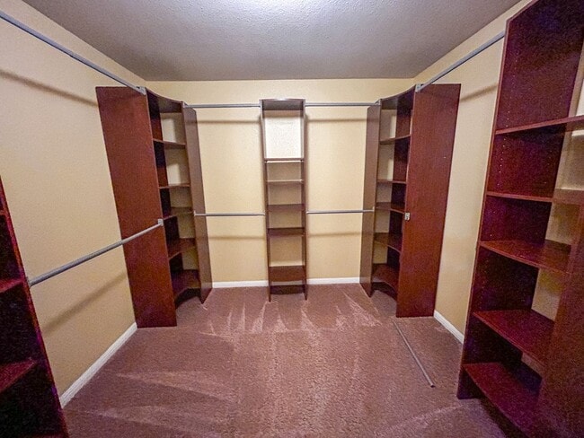 Building Photo - Rare 5 Bedroom in Crystal Knoll Georgetown