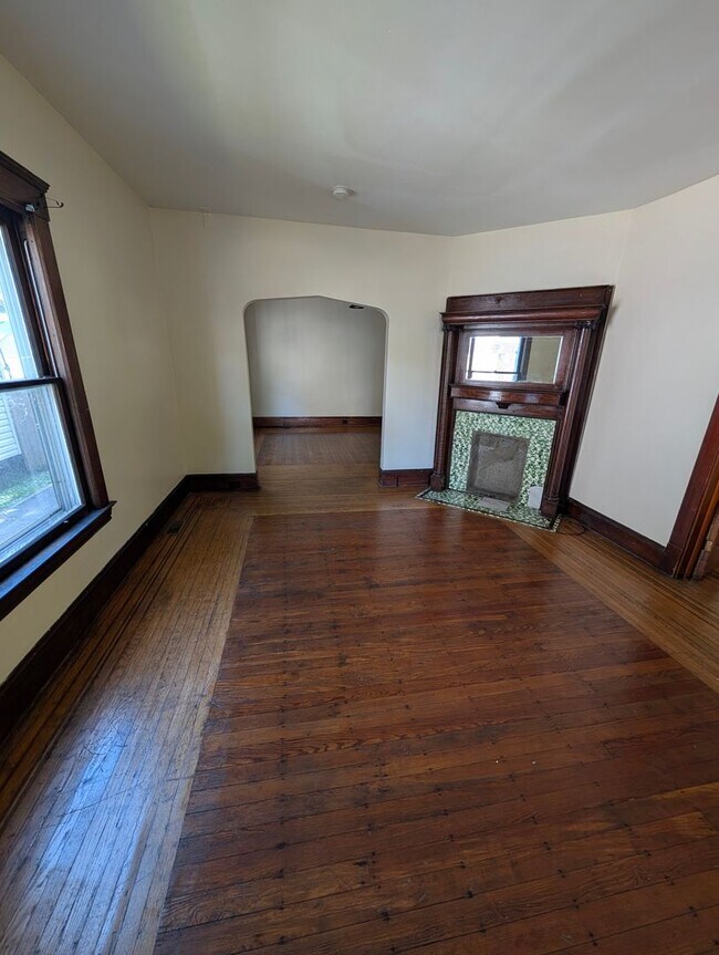 Building Photo - 3-Bedroom Duplex