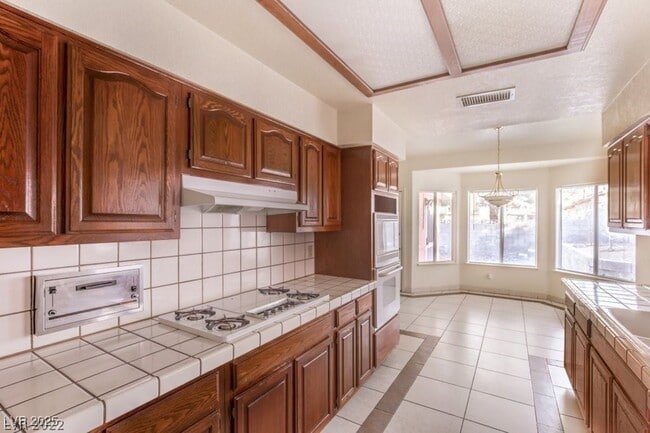 Building Photo - Gated Community, 1-Story, 3 Bedrooms Home ...