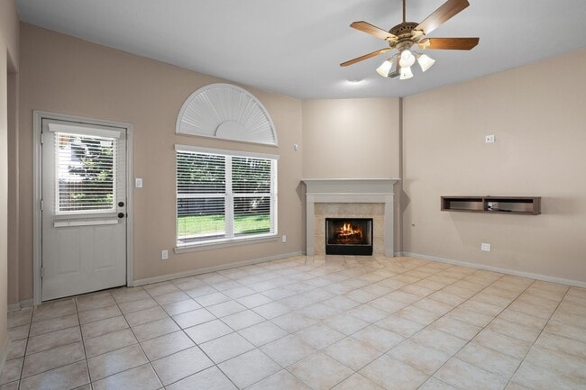 Building Photo - 530 Lockland Ln