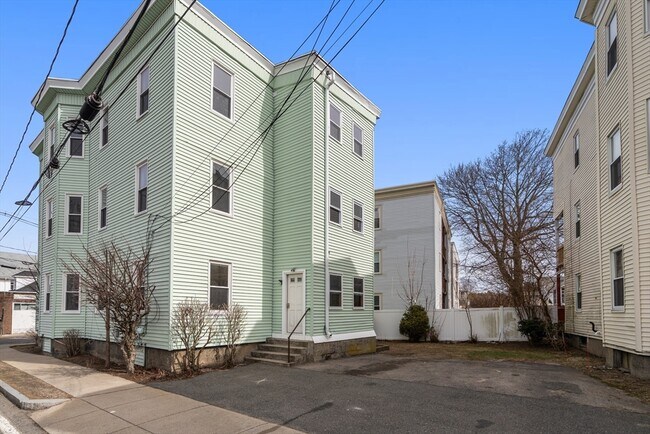 Building Photo - 99 Beech St