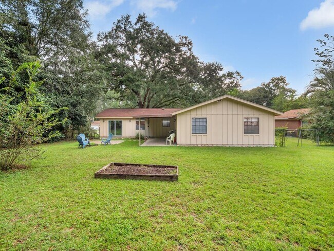 Building Photo - 4321 Snoopy Ln