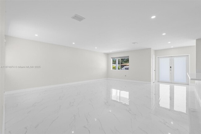 Building Photo - 230 NW 33rd Terrace