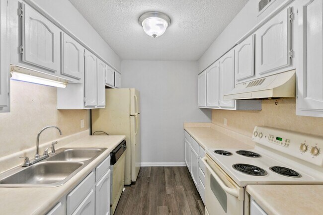 Interior Photo - Monroe Crest