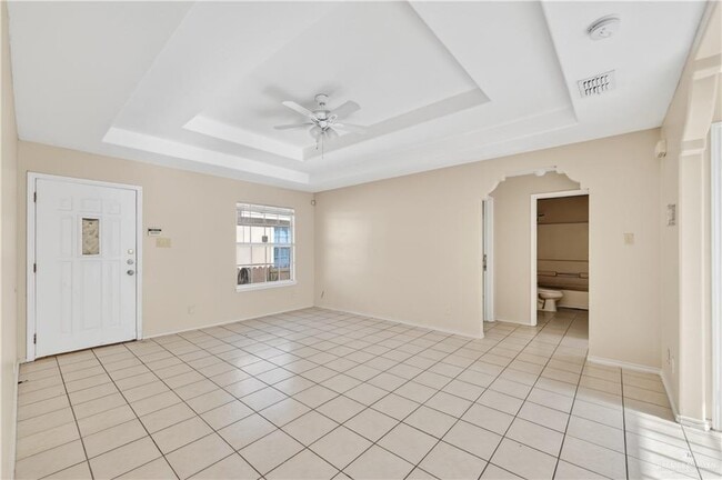 Building Photo - 18 Redbud Ave