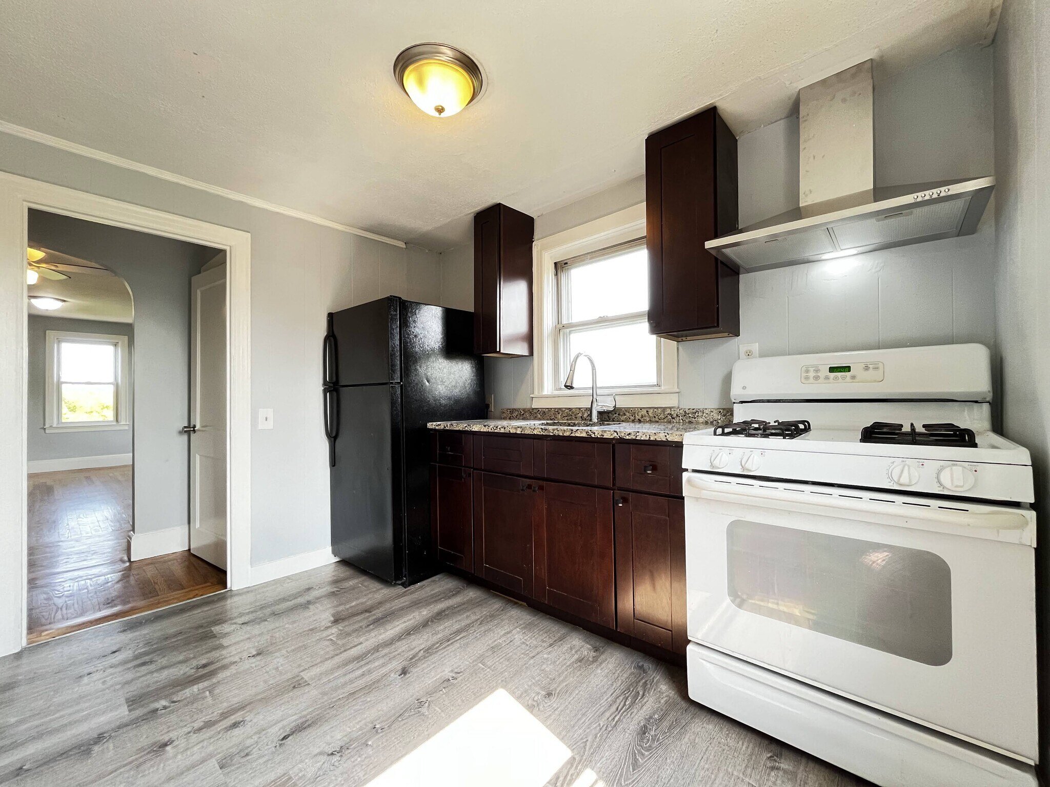 kitchen - 82 Roanoke St