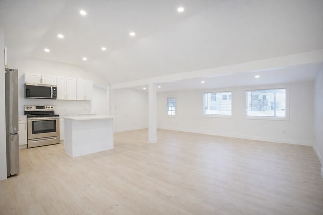 Building Photo - 2403 Westfield St