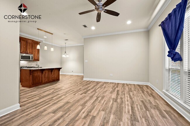 Building Photo - 3 Bedroom House in University Villas| Community Pool |Gated Community