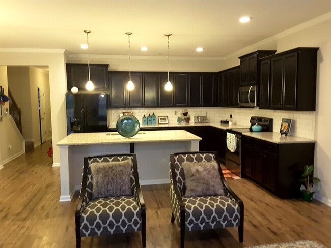 Building Photo - Liberty Crossing