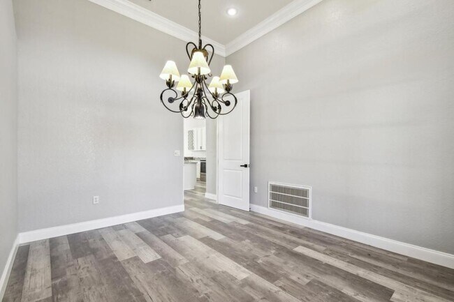 Building Photo - 6644 Country Club Rd