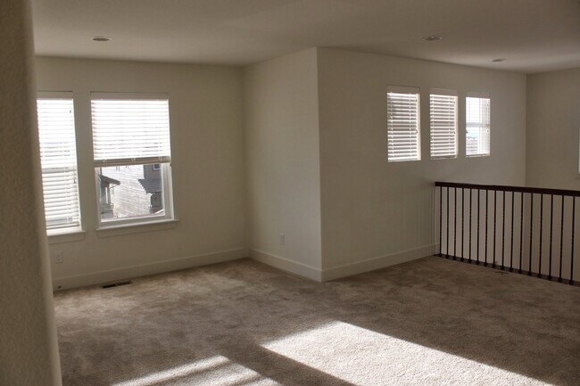 Building Photo - 10334 Kenneth Dr