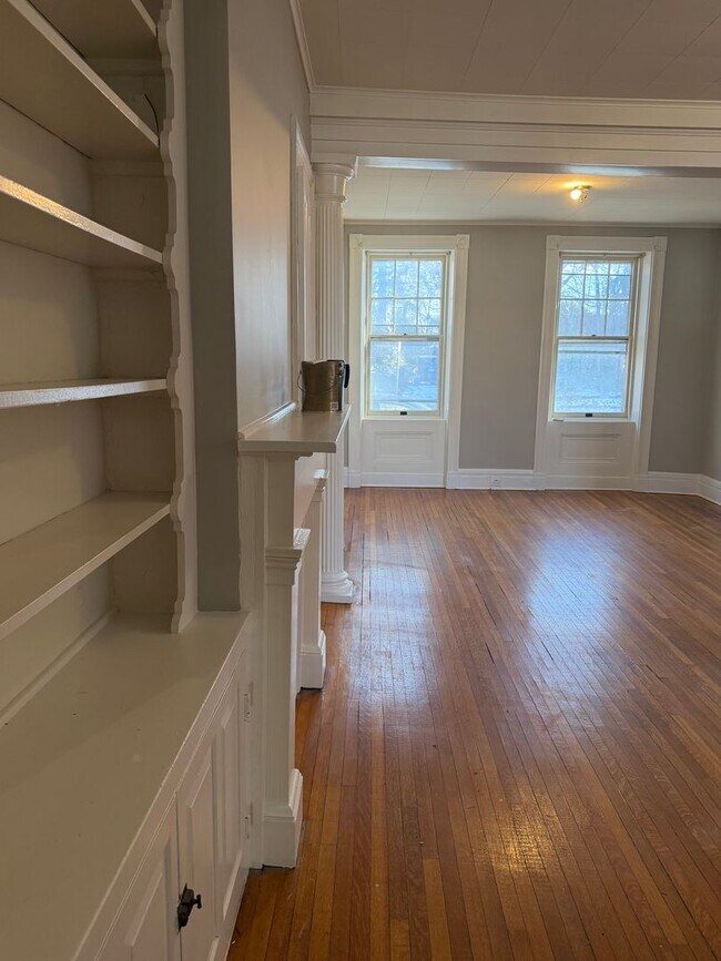 Building Photo - 114 S West St