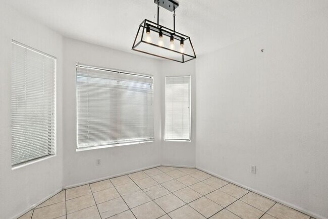 Building Photo - Great single family home!