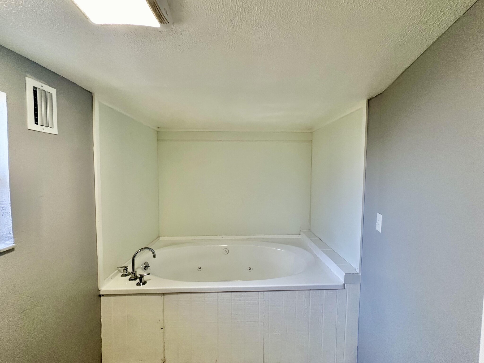 Building Photo - 4567 50th Ave N