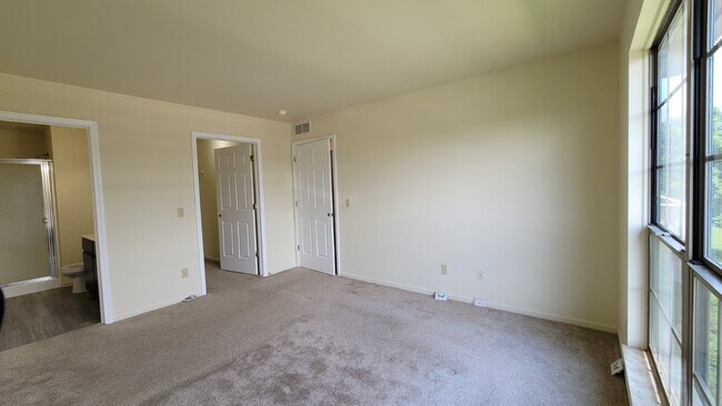 Building Photo - 245 Brookwood Dr