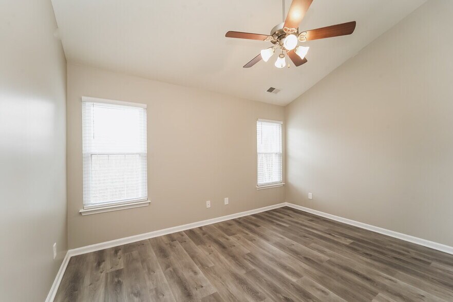 Building Photo - 8236 Rolling Meadows Ln