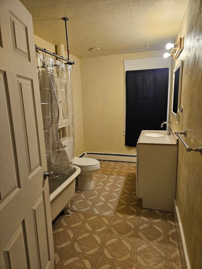 Building Photo - 500 E 8th St