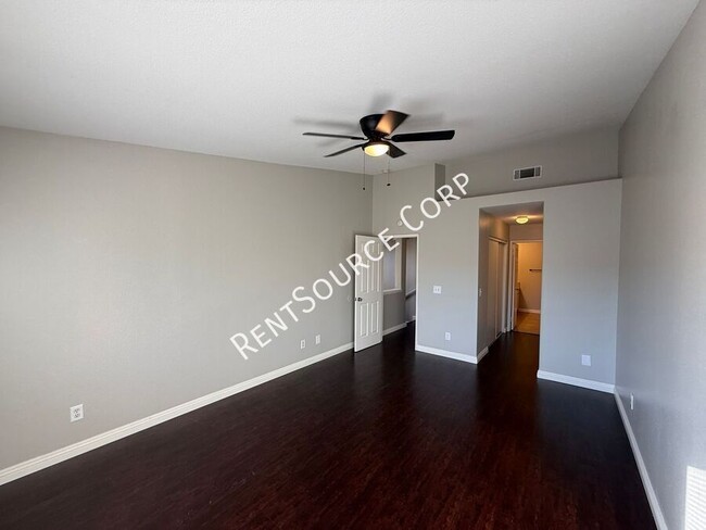 Building Photo - 2 Bedroom/2.5 Bathroom Two Story Town Home...