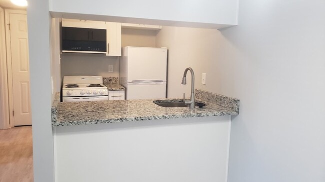 Building Photo - COMPLETELY RENOVATED