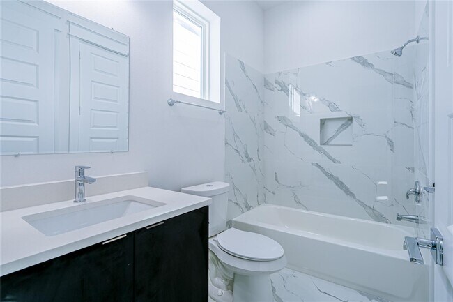 Building Photo - 5402 Margarita St