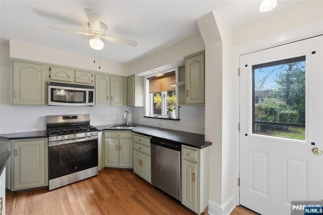 Building Photo - 54 Pomander Walk