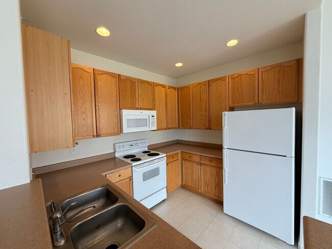 Building Photo - 8456 S Hoyt Way