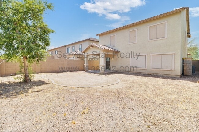 Building Photo - 978 E Corral St