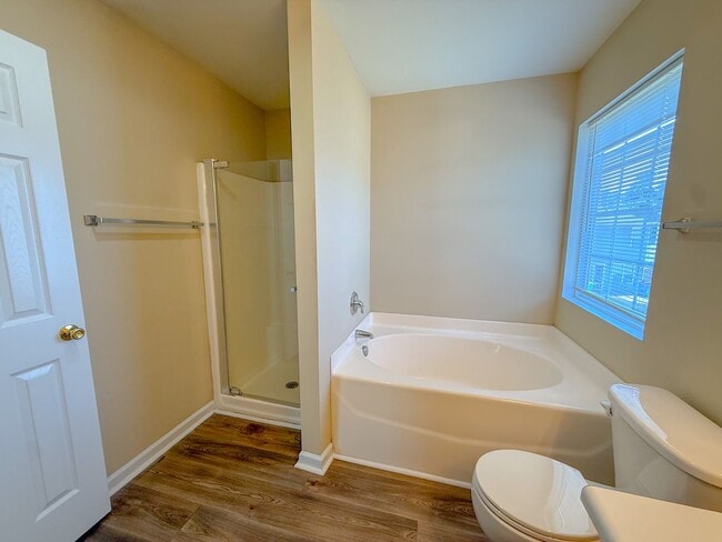 Building Photo - 3 Bedroom 2.5 Bath Single Family Home with Fenced Backyard!
