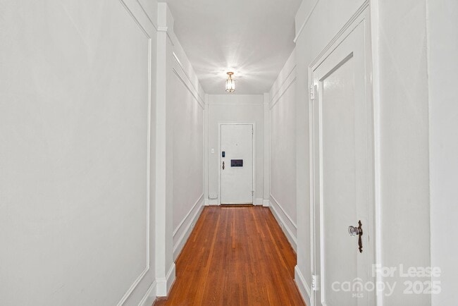 Building Photo - 301 W 10th St