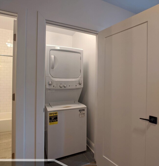 Building Photo - 3405 W Fullerton Ave