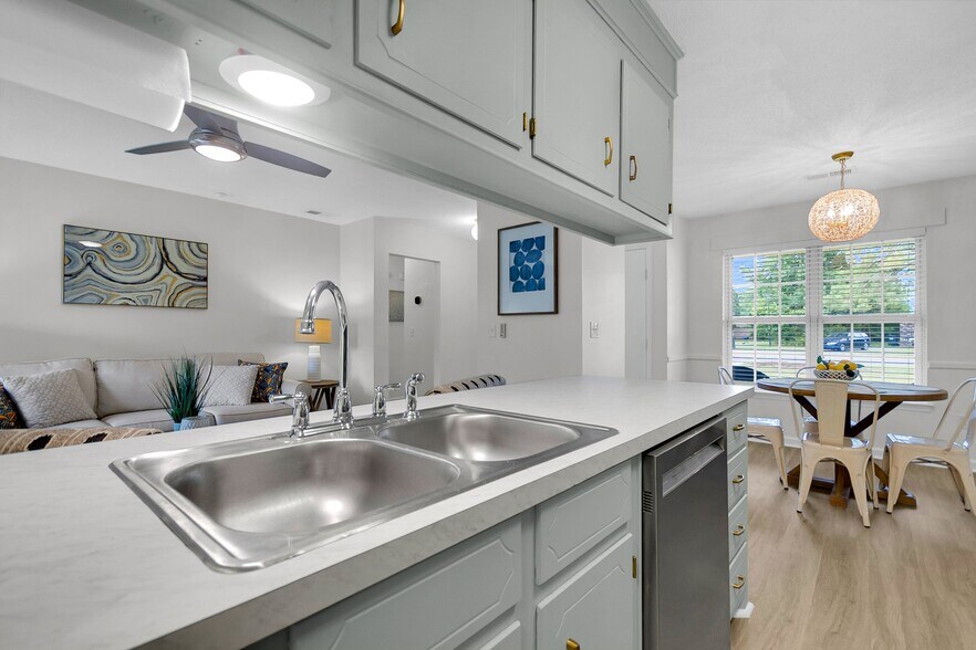 convenient dining area - 113 Ashwood Ct