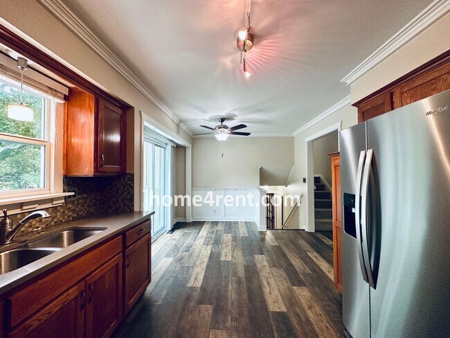 Building Photo - Wonderful Three Bedroom Olathe Home in a Q...