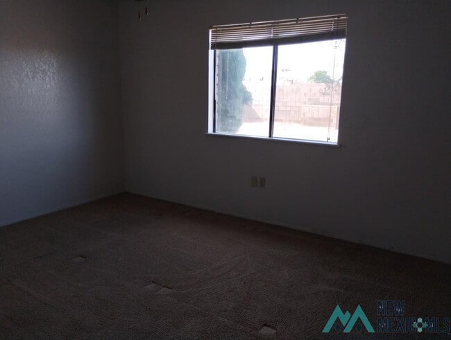 Building Photo - 1012 S Saddler St