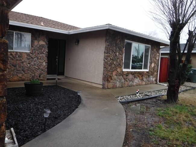 Building Photo - 1144 Robert Dr