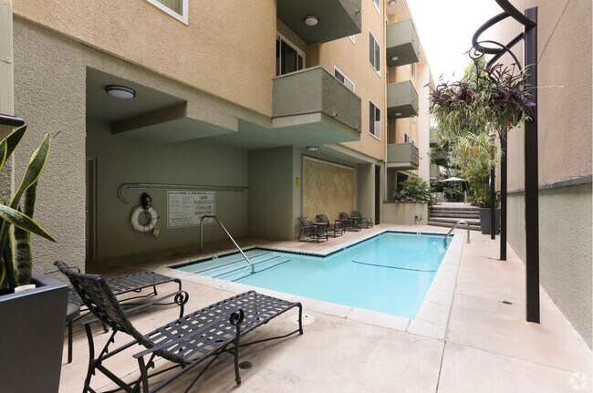 Building Photo - 467 S Arnaz Dr