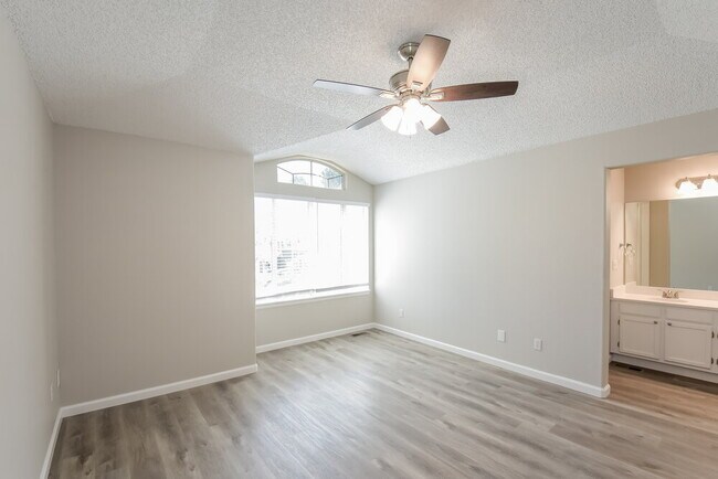 Building Photo - 5521 W 117th Pl