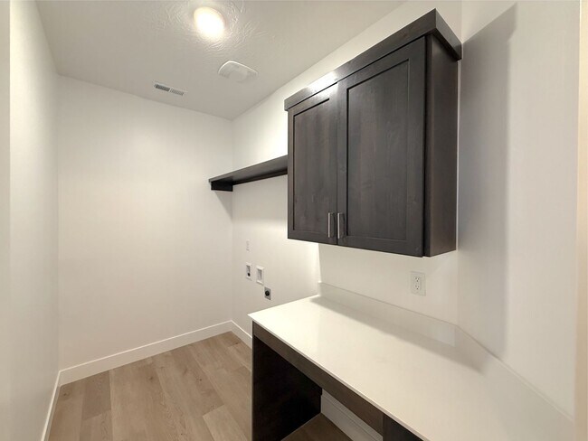 Building Photo - Brand New 3 bed, 2.5 Bath 1 car garage Townhome