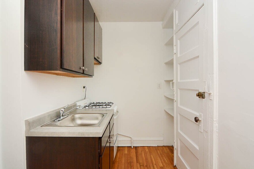 Building Photo - 3302 W Schubert Ave