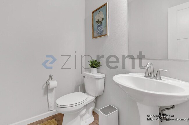 Building Photo - 30985 NW Brooking St