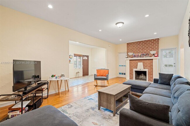 Building Photo - 46 Montilla Ave