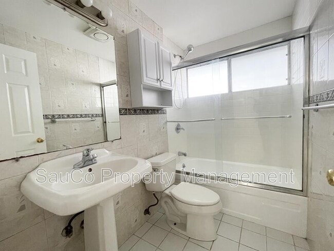 Building Photo - 1734 NE Bryant St