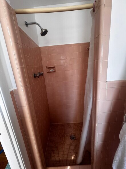 Building Photo - 8409 Freestone Ave