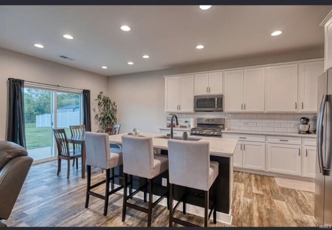 Building Photo - 5783 Brookstone Dr