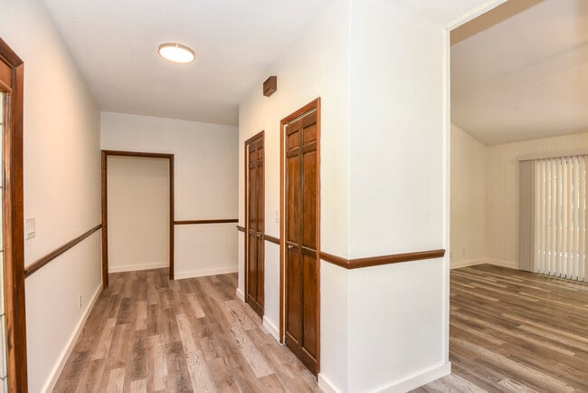 Building Photo - 40 River Ridge Trail