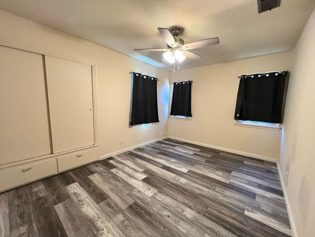 Building Photo - Madera home for rent- corner lot with solar