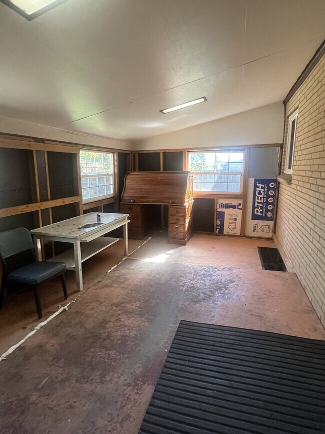 Building Photo - 6448 Iris Way