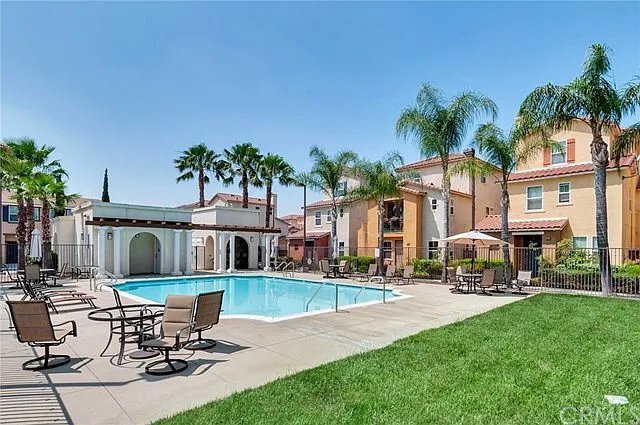 Building Photo - 277 Bloomington Ave