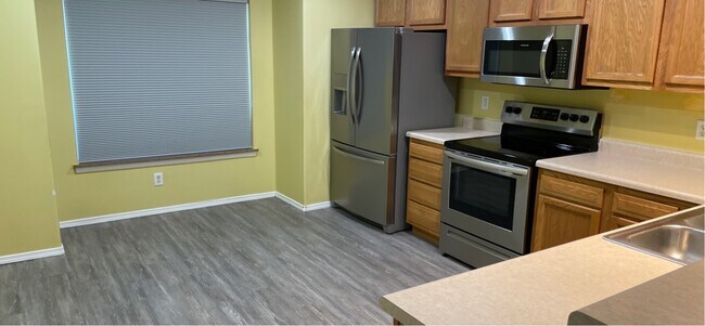 Building Photo - 4107 SW Chapelstone Ave