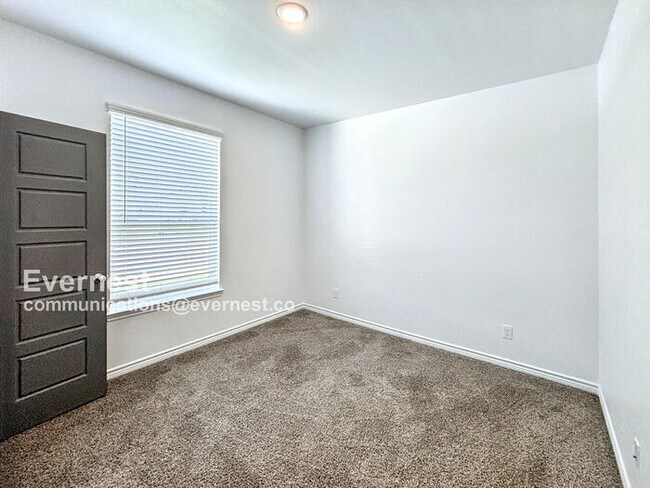 Building Photo - 718 Freedom Cir